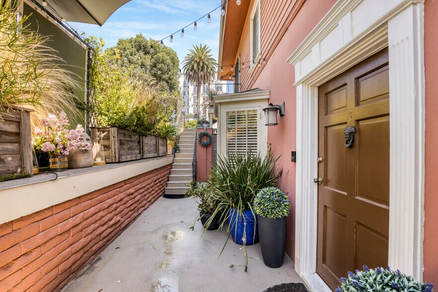 More Photos Of 1276 N Sweetzer Ave, West Hollywood Apartments For Sale