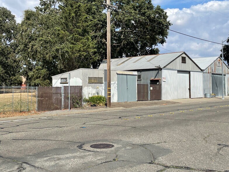 More Photos Of 21 Frances St, Santa Rosa Warehouse For Lease