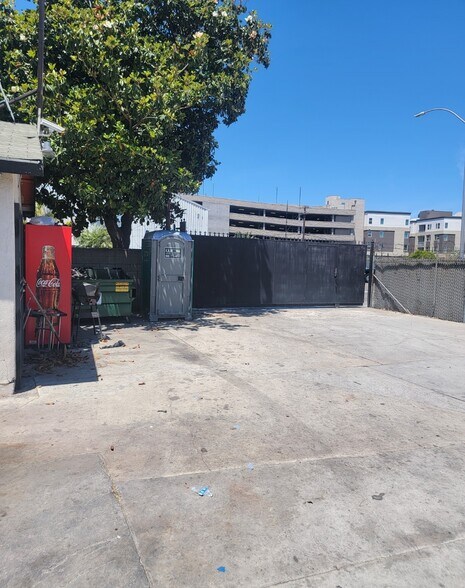 More Photos Of 10986 Vulcan St, South Gate Contractor Storage Yard For Sale