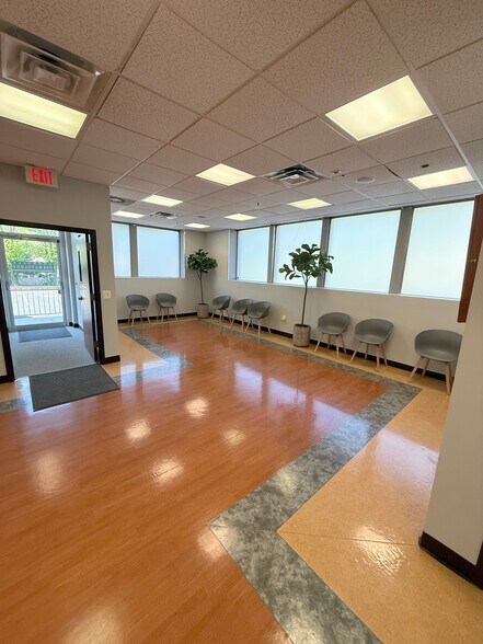 More Photos Of 409 E Marlton Pike, Cherry Hill Office For Lease