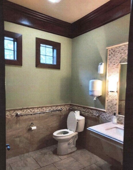 More Photos Of 2221 H G Mosley Pky, Longview Office For Sale
