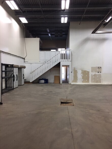 More Photos Of 13003-13093 156th St, Edmonton Warehouse For Sale