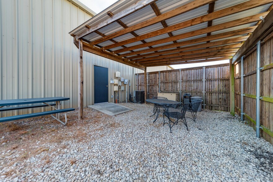 More Photos Of 5849 Park Vista Cir, Keller Showroom For Lease