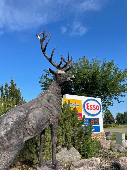 More Photos Of 411 Airport Rd E, Leduc County Storefront For Lease