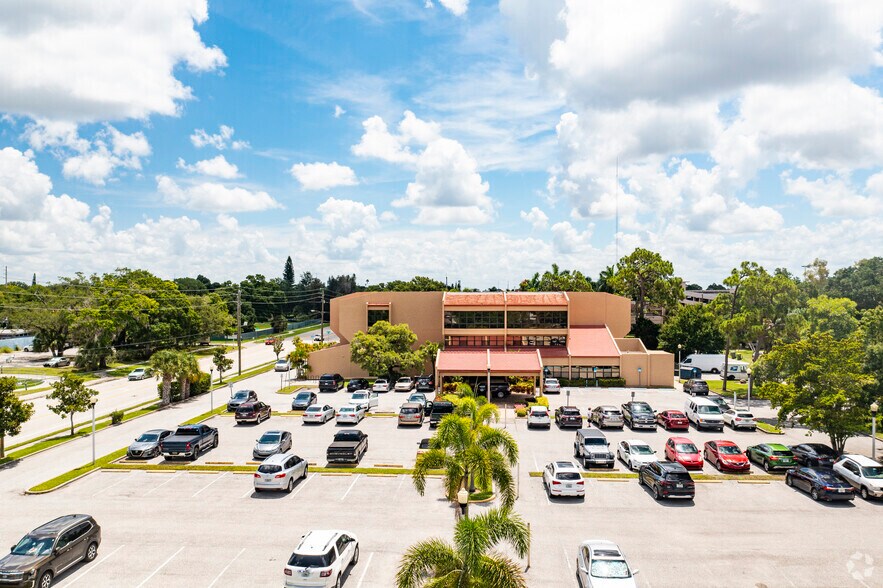 More Photos Of 2650 Bahia Vista St, Sarasota Medical For Sale