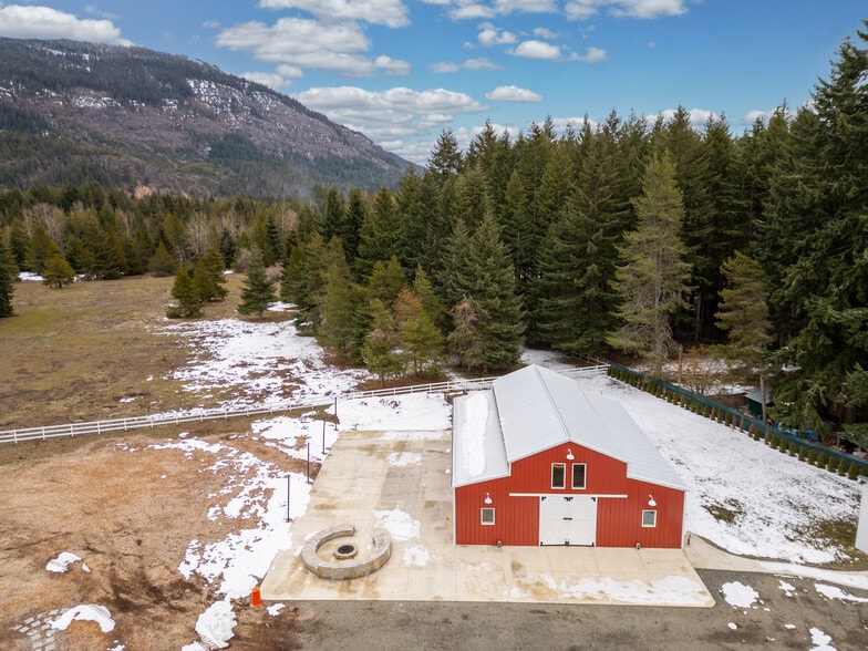 More Photos Of 180 Silver Ridge Ranch Rd, Easton Trailer Camper Park For Sale