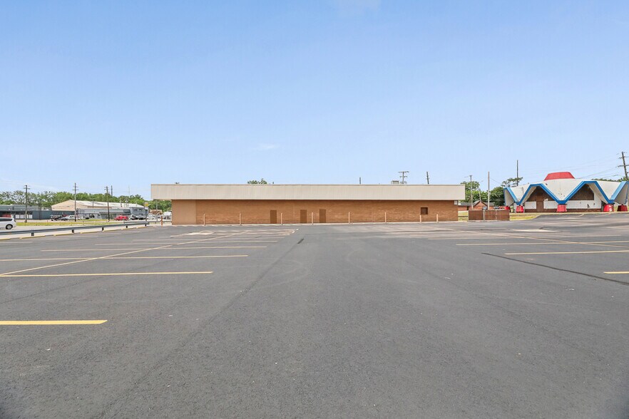 More Photos Of 3475 Ridge Rd, Cleveland Skating Rink For Sale