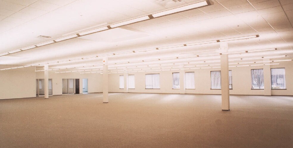 More Photos Of 35 Cabot Rd, Woburn Research And Development For Lease