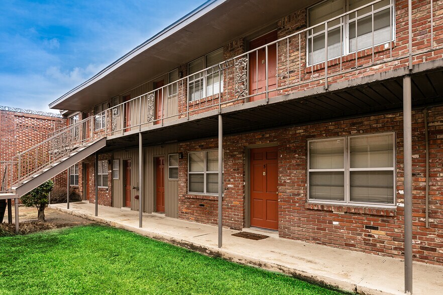 More Photos Of 2780 Madison Ave, Memphis Apartments For Sale