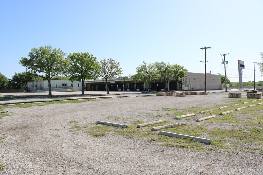 More Photos Of 8531 W Loop 1604 N, San Antonio Office For Sale