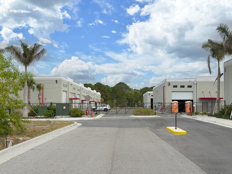 More Photos Of 7040 SE Federal Hwy, Hobe Sound Warehouse For Sale