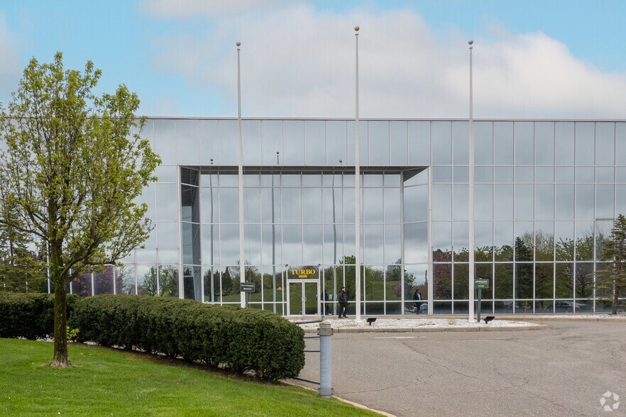 More Photos Of 2600 Main Street Extension, Sayreville Warehouse For Lease