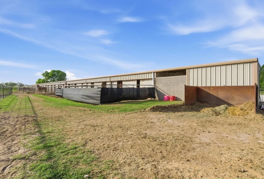 More Photos Of 8441 County Road 176, Stephenville Apartments For Sale