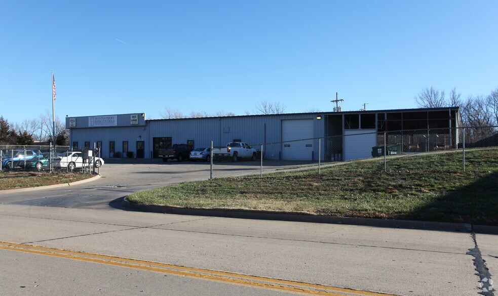 Primary Photo Of 2300 SE Lakewood Blvd, Topeka Warehouse For Sale