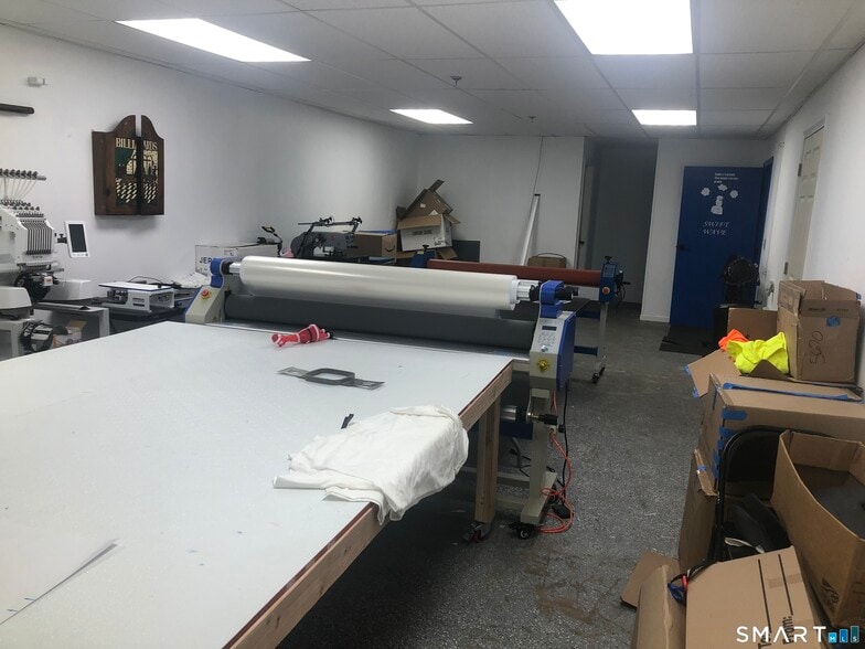 More Photos Of 400 Chapel Rd, South Windsor Light Manufacturing For Sale