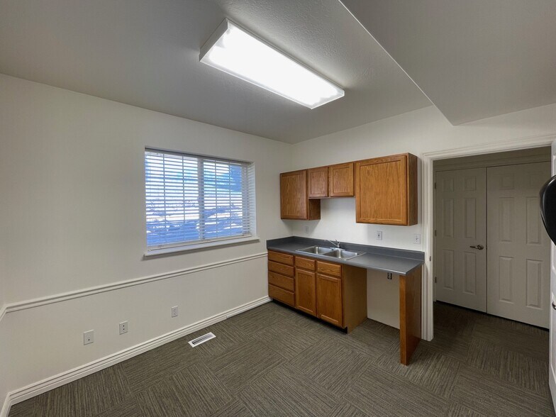 More Photos Of 843-845 S 220 E, Orem Office For Lease
