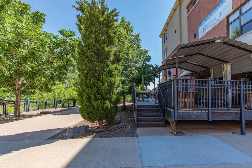 More Photos Of 1027 Washington Ave, Golden Apartments For Lease