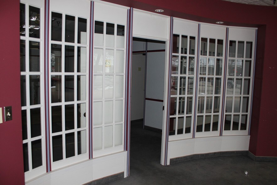 More Photos Of 207 SW Adams St, Peoria Office For Sale