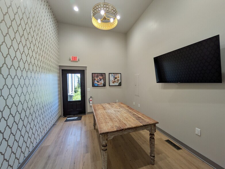 More Photos Of 106 NE 2nd St, Stuart Storefront For Sale