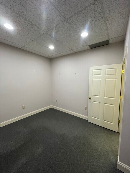 More Photos Of 145 E King St, Strasburg Storefront Retail Office For Lease