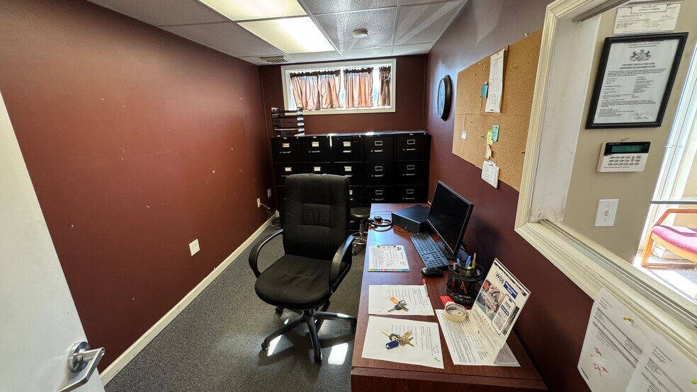 More Photos Of 231 Moorestown Dr, Bath Manufacturing For Sale