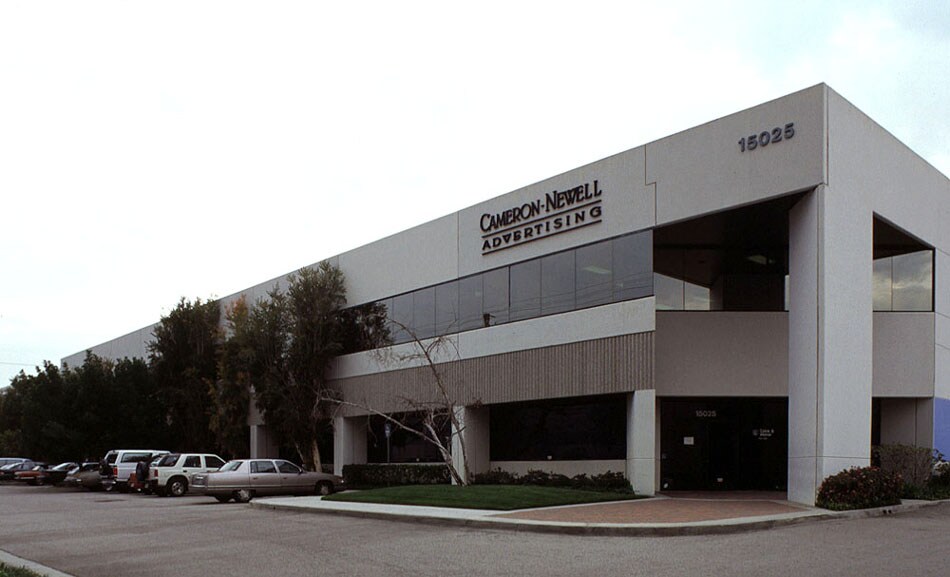 More Photos Of 15025-15055 Oxnard St, Van Nuys Warehouse For Lease