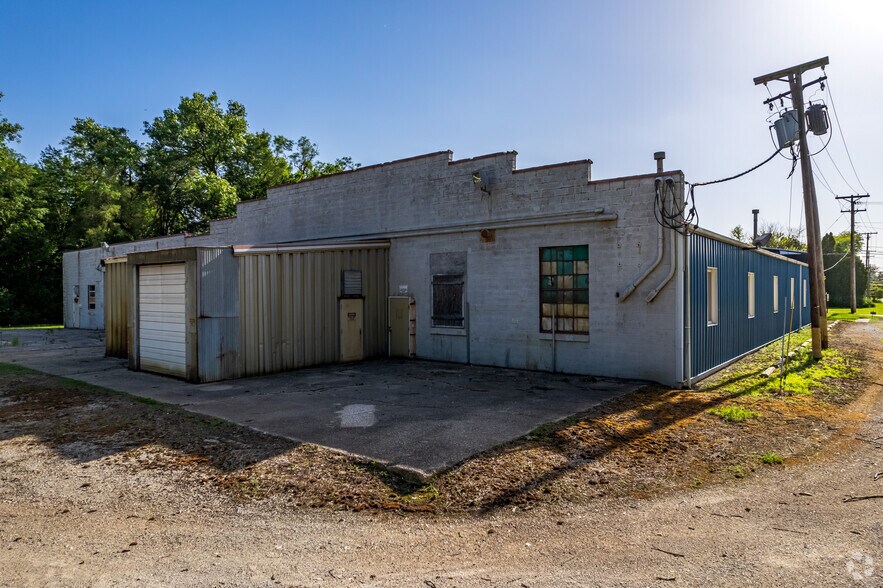 More Photos Of 1100 N Main St, Fostoria Warehouse For Sale