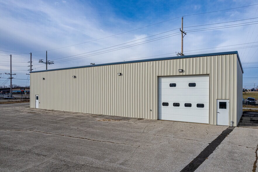 More Photos Of 1715 W Commerce Dr, Marshall Service For Sale