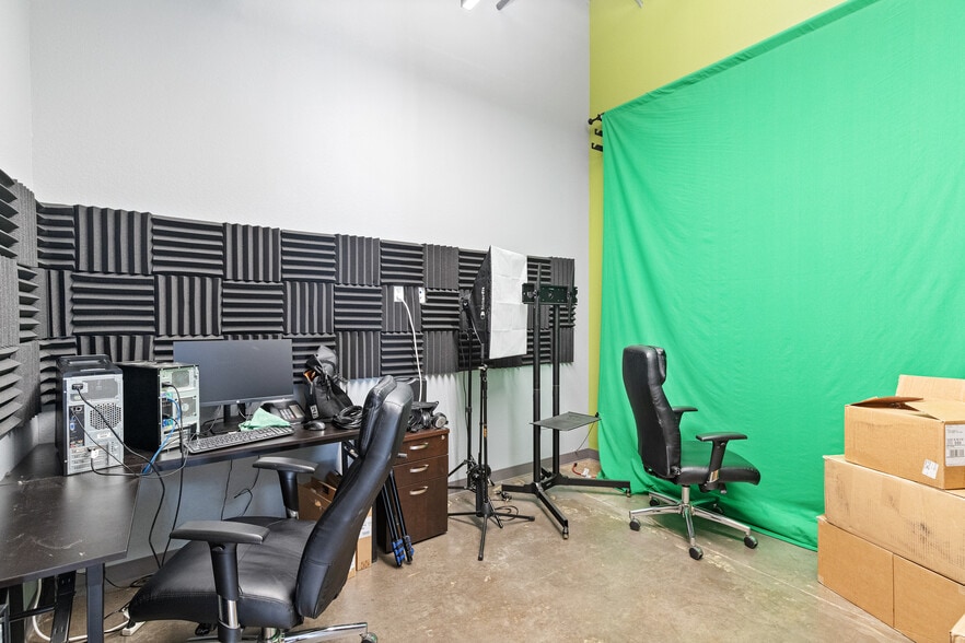 More Photos Of 2410 W Royal Palm Rd, Phoenix Light Manufacturing For Sale