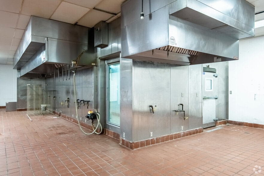 More Photos Of 2259 Deming Way, Middleton Restaurant For Sale