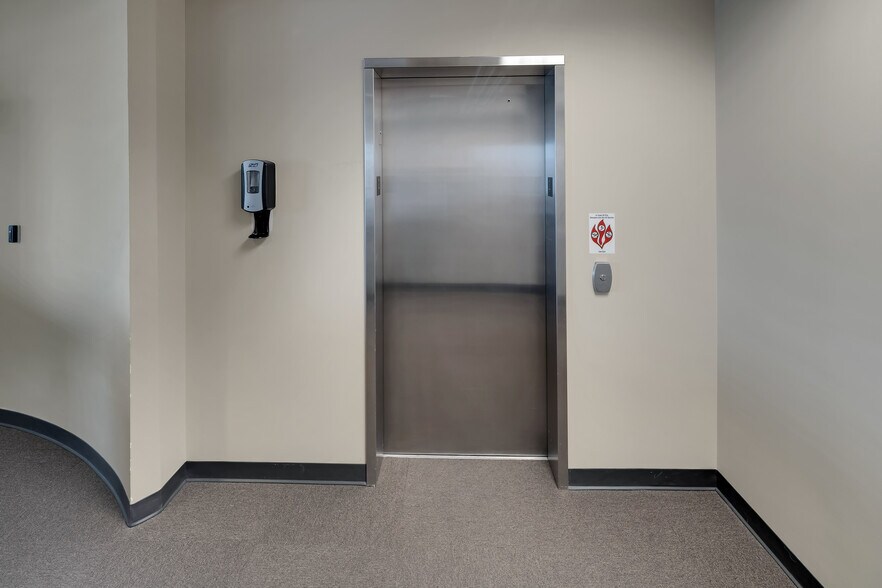 More Photos Of 2600 Stanley Gault Pky, Louisville Light Manufacturing For Lease