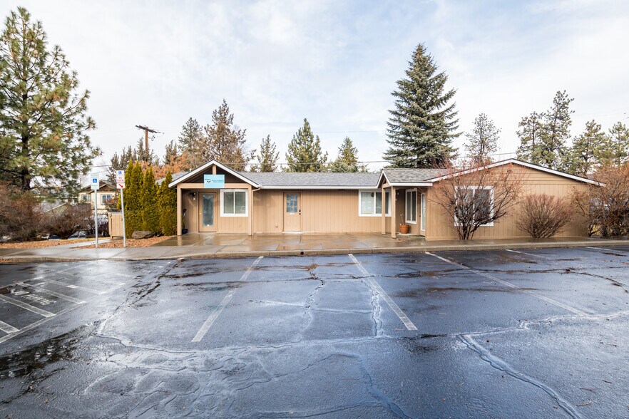More Photos Of 909 SE 2nd St, Bend Office For Lease