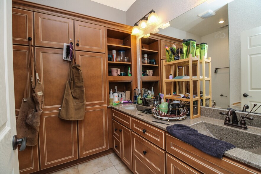 More Photos Of , Marietta General Retail For Sale