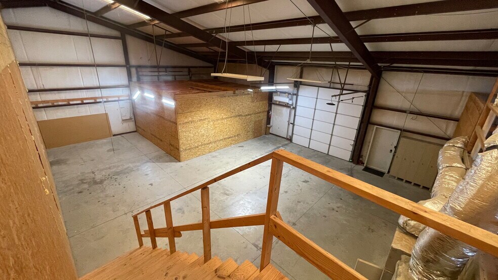 More Photos Of 1144 Pride Dr, New Braunfels Flex For Lease