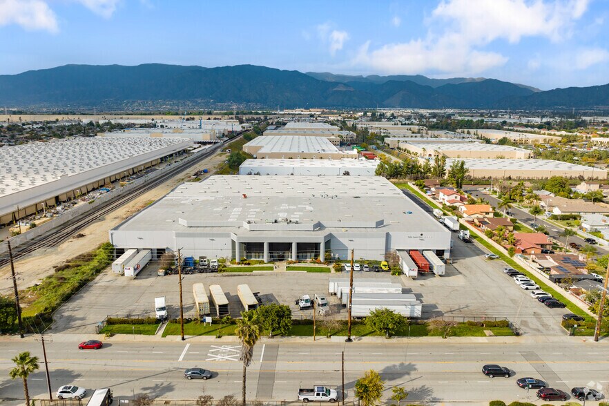 More Photos Of 15601 Cypress Ave, Irwindale Warehouse For Lease