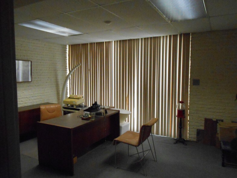 More Photos Of 301 W 44th St, Corpus Christi Manufacturing For Sale