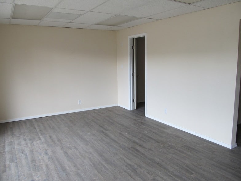 More Photos Of 1238 SE Gideon St, Portland Warehouse For Lease