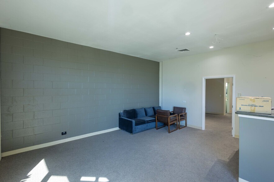 More Photos Of 99-1342 Koaha Pl, Honolulu Warehouse For Lease