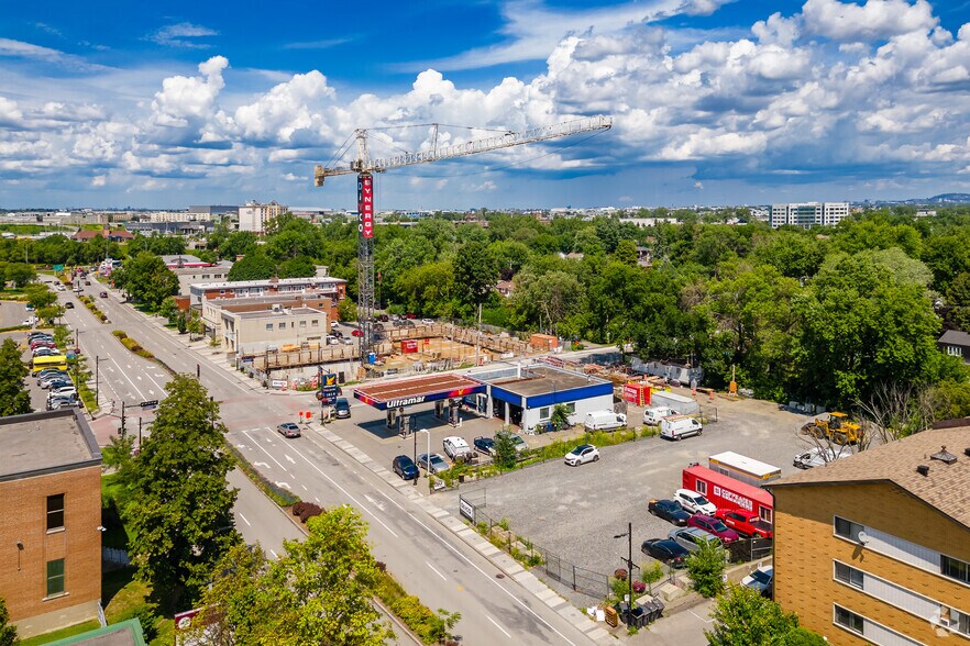More Photos Of 295 Av Dorval, Dorval General Retail For Sale