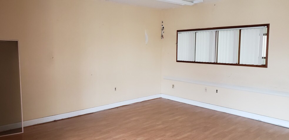 More Photos Of 19618-19620 Club House Rd, Gaithersburg Office For Lease