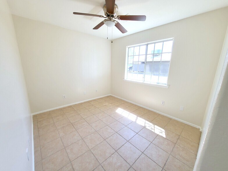 More Photos Of 1171 Sixshooter Ave, Pahrump Apartments For Sale