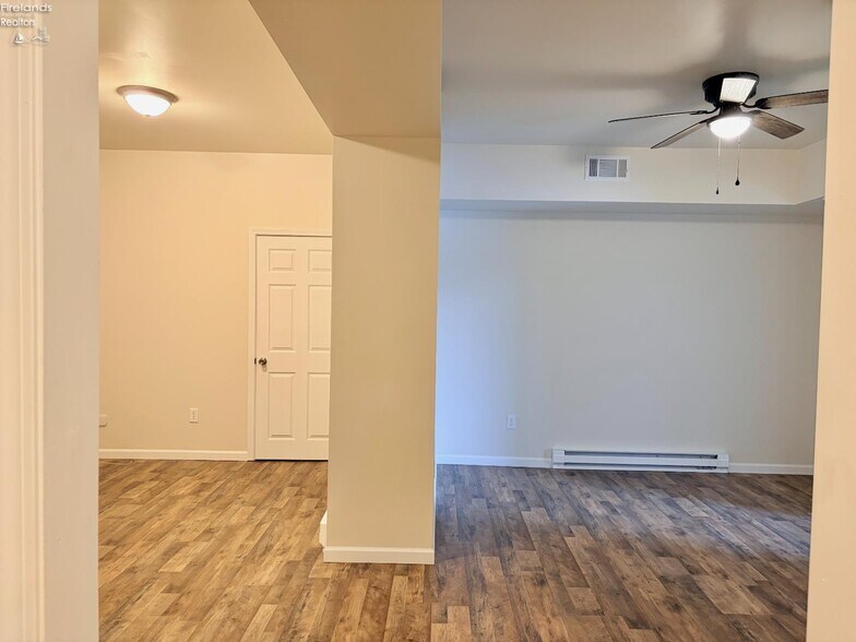 More Photos Of 110 Railroad St, Clyde Restaurant For Sale