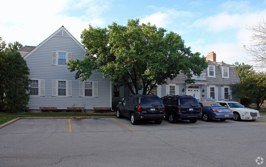 Primary Photo Of 1621 W Colonial Pky, Palatine Office For Sale