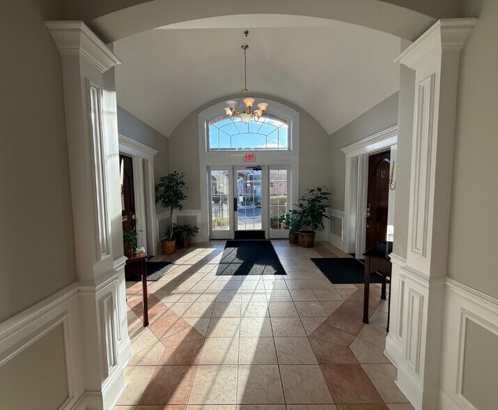 More Photos Of 708 Florsheim Dr, Libertyville Medical For Lease