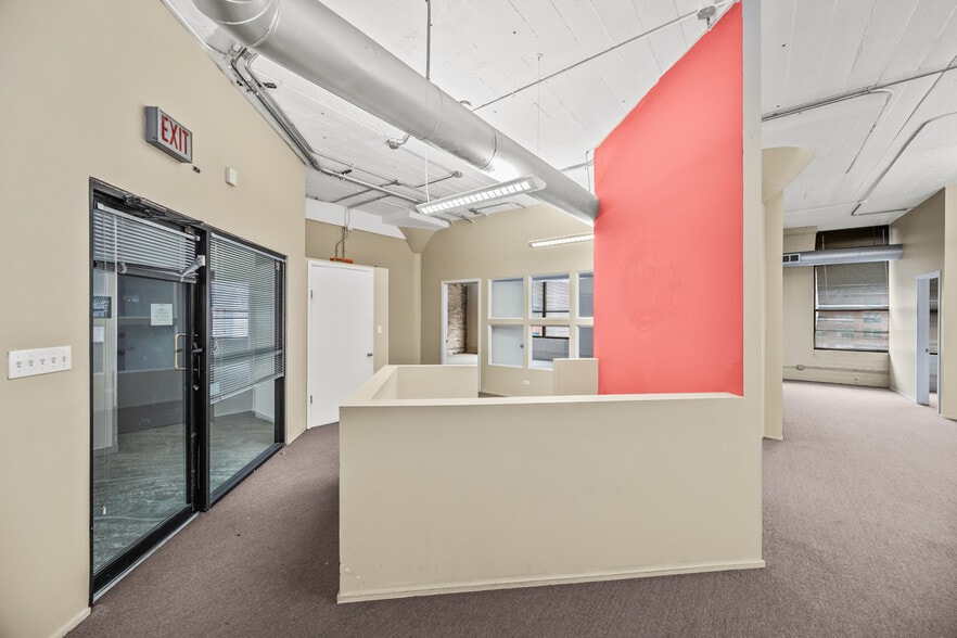 More Photos Of 222 W Ontario St, Chicago Loft Creative Space For Lease