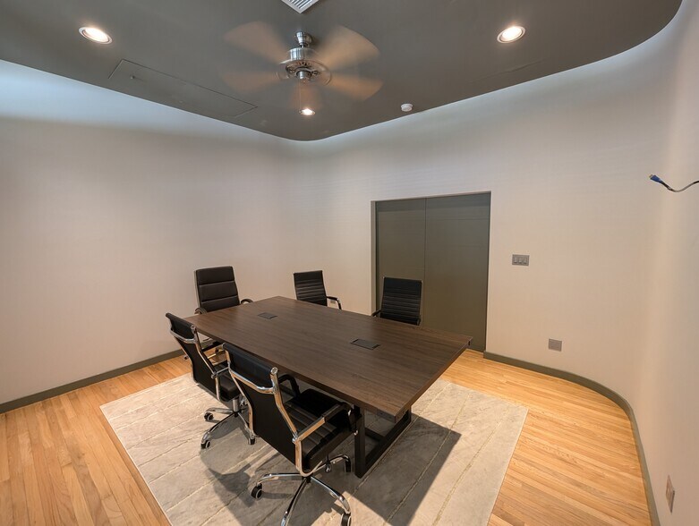 More Photos Of 3906 Menchaca Rd, Austin Medical For Lease