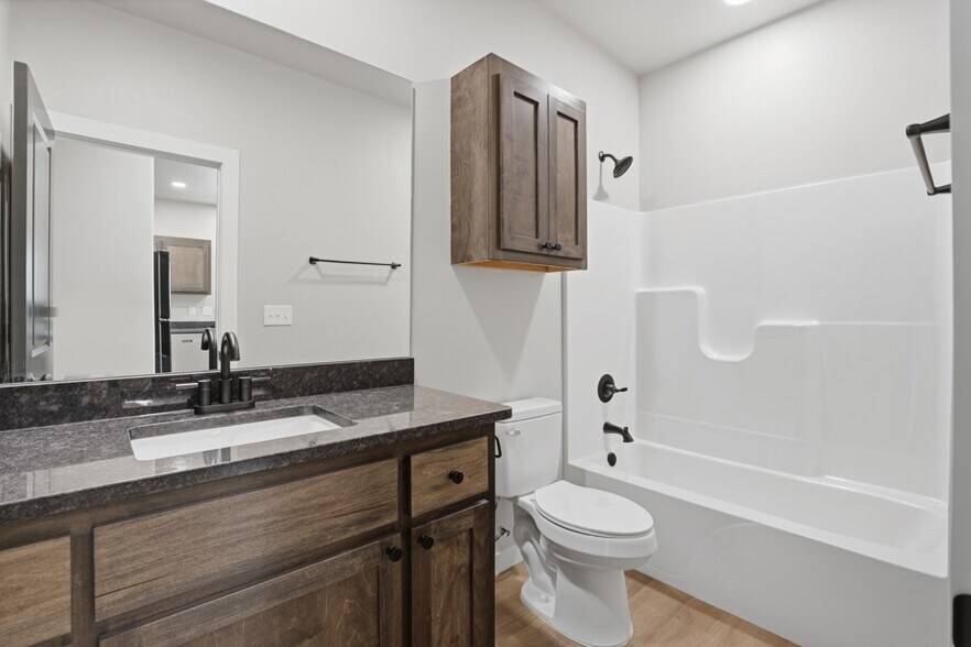 More Photos Of 3611 & 3613 Frontier Avenue, Ponca City Specialty For Sale