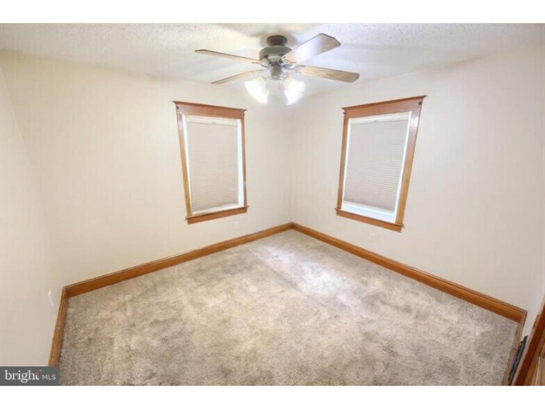 More Photos Of 2151 Maple Rd, York Flex For Sale