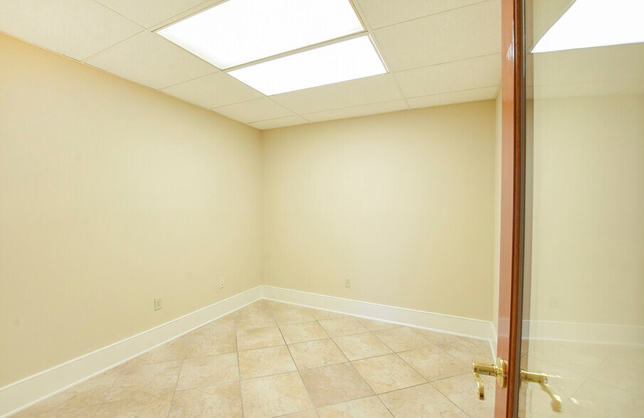More Photos Of 4641 Fairfield St, Metairie Medical For Lease