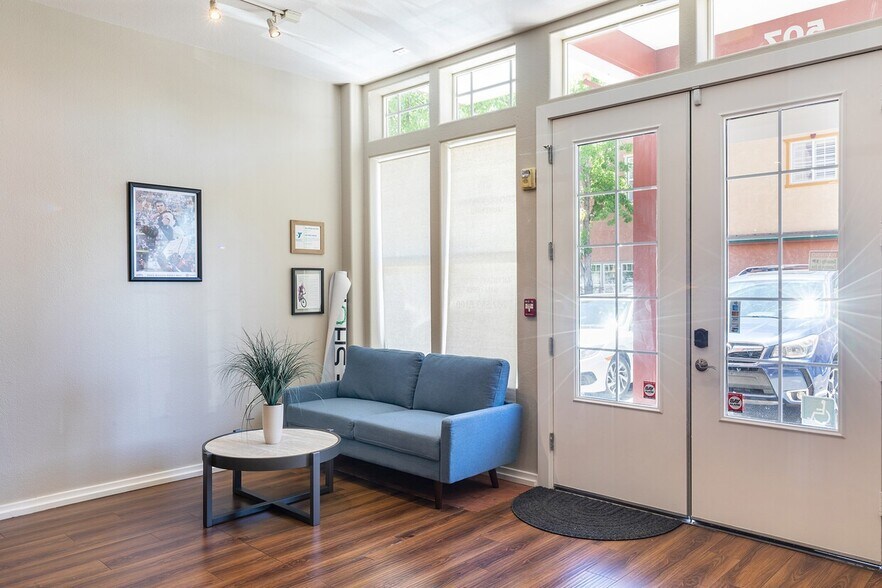 More Photos Of 220 Windsor River Rd, Windsor Apartments For Sale